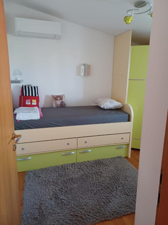J&m Apartment Split